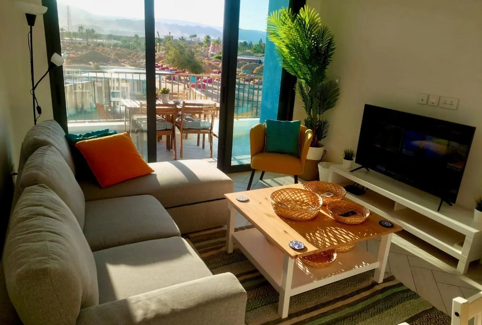 Cozy Apartment With Private Beach In B12, Aqaba