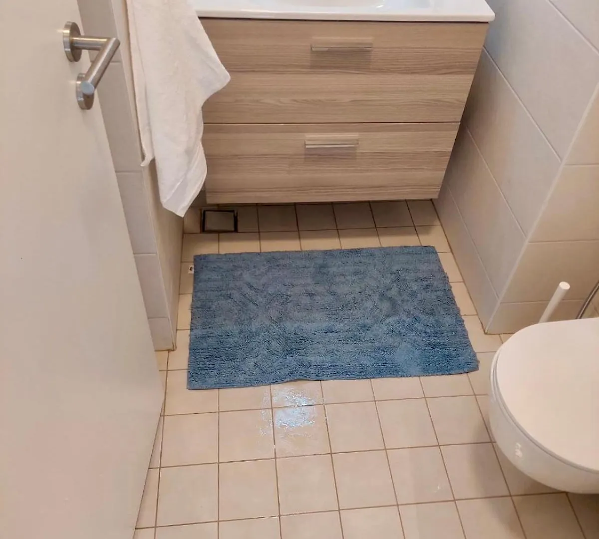 Cozy Apartment With Private Beach In B12, Akabe